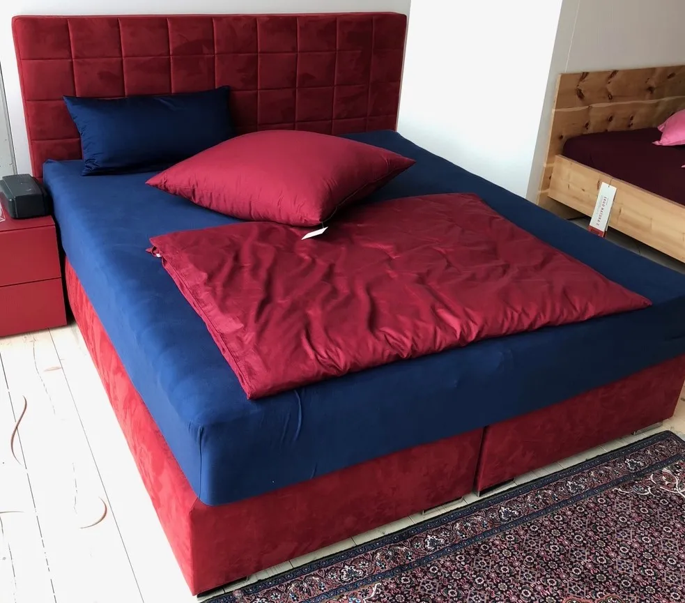 Boxspringbett in der Ausstellung von Betten Neuhauser